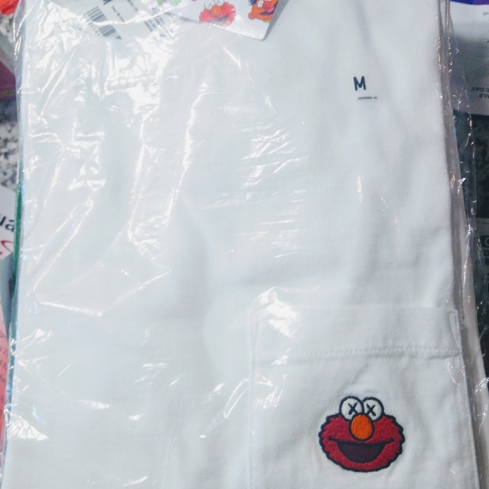 UNIQLO KAWS X SESAME STREET